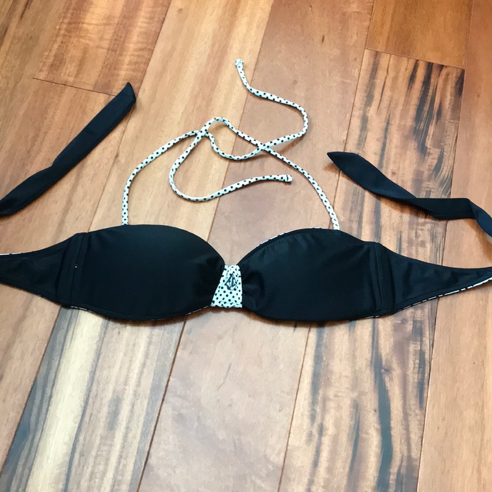 Reversible Volcom bikini top size small black